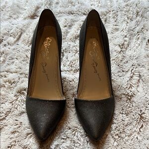 Alice+ Olivia by Stacy Bendet Women’s Silver/Grey Heels